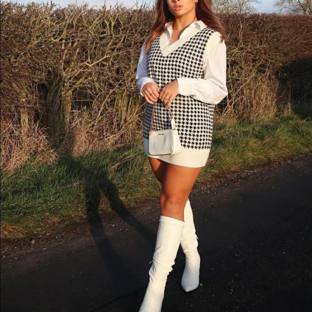 NWOT Fashion Nova Invested In You Sweater Vest, M